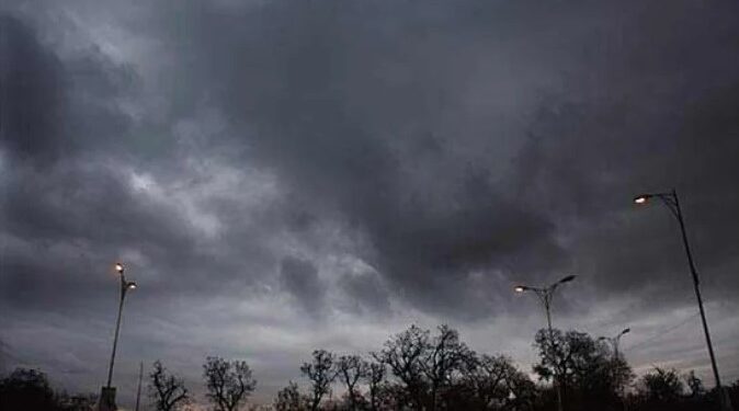 ملک بھر میں بادلوں نے رنگ جما دیا، ابر رحمت اور برفباری سے نظارے حسین