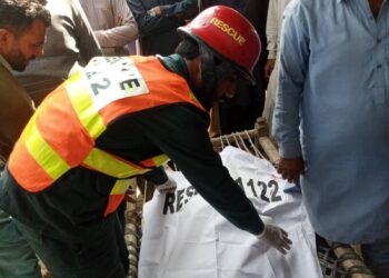 میوہ چوک چک نمبر 128 ٹی ڈی اے کے قریب ٹریفک حادثہ،ایک شخص جاں بحق، ایک شدید زخمی