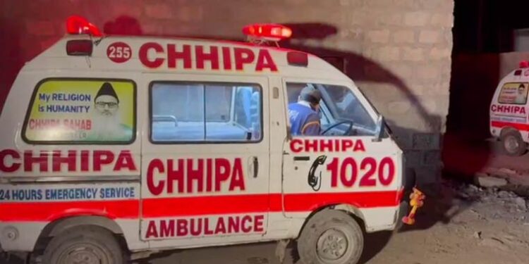 کراچی: گھر کی چھت گرنے سے ایک ہی خاندان کے 6 افراد جاں بحق