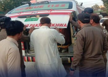 ایبٹ آباد:اسکول وین کھائی میں گرگئی، دو  افراد جاں بحق، متعدد زخمی