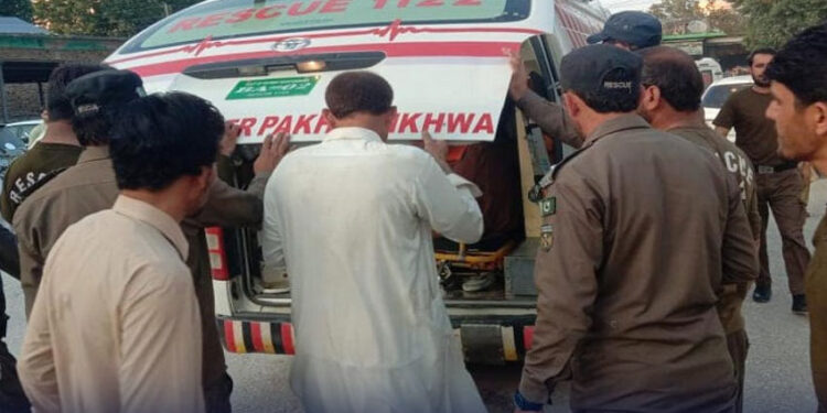 ایبٹ آباد:اسکول وین کھائی میں گرگئی، دو افراد جاں بحق، متعدد زخمی