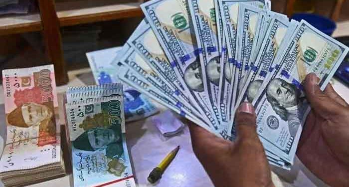 پراپرٹی ڈیلرز کے ذریعے بڑی تعداد میں ڈالرز کی بیرون ملک منتقلی کا انکشاف