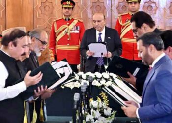 حنیف عباسی، مصطفیٰ کمال اور طارق فضل کو وزارتیں تفویض، پرویز خٹک کو بھی اہم عہدہ مل گیا