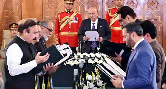 حنیف عباسی، مصطفیٰ کمال اور طارق فضل کو وزارتیں تفویض، پرویز خٹک کو بھی اہم عہدہ مل گیا