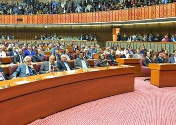 ملکی سیاسی و عسکری قیادت کا خوارج اور دہشت گردوں سے آہنی ہاتھوں سے نمٹنےکا فیصلہ