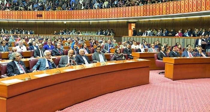 ملکی سیاسی و عسکری قیادت کا خوارج اور دہشت گردوں سے آہنی ہاتھوں سے نمٹنےکا فیصلہ