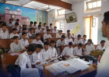 محکمہ ابتدائی وثانوی تعلیم خیبرپختونخوا کا اساتذہ اورطلبہ کا امتحان لینے کا فیصلہ