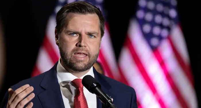 امریکی نائب صدر نے گرین کارڈ ہولڈرز کیلئے بھی خطرے کی گھنٹی بجادی