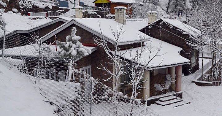 ملک کے مختلف حصوں میں بارش، بالائی علاقوں میں برفباری کی شدت