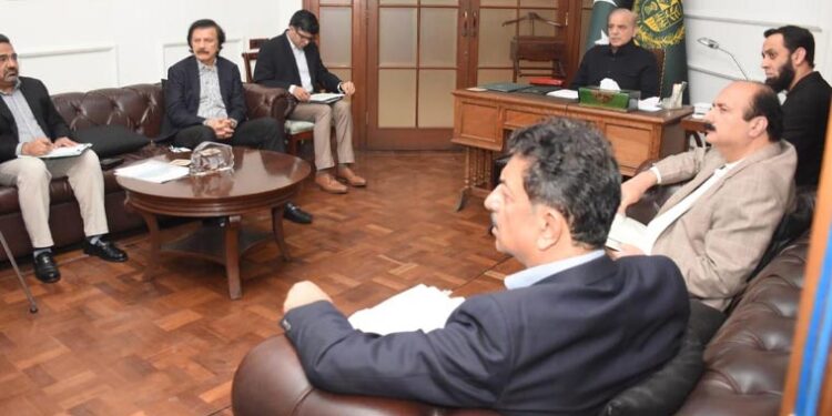 چینی کمپنی کے تعاون سے 3لاکھ نوجوانوں کو آن لائن تربیت دیں گے: وزیر اعظم