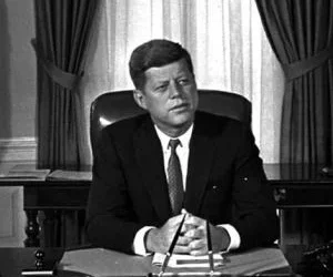 ٹرمپ کے حکم پر سابق امریکی صدر کینیڈی کے قتل سے متعلق خفیہ دستاویزات جاری کر دی گئیں