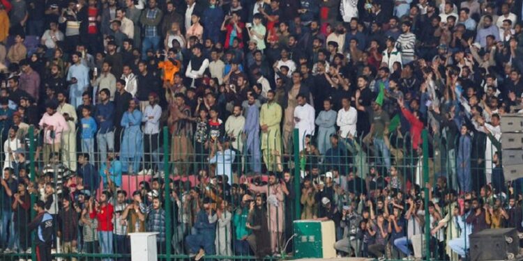 چیمپئنز ٹرافی سیمی فائنل: لاہور میں شائقین کو مفت افطار کرانے کا اعلان