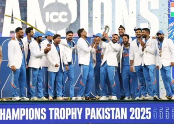 چیمپئنز ٹرافی جیتنے والی ٹیم کو سفید کوٹ کیوں پہنائے جاتے ہیں؟