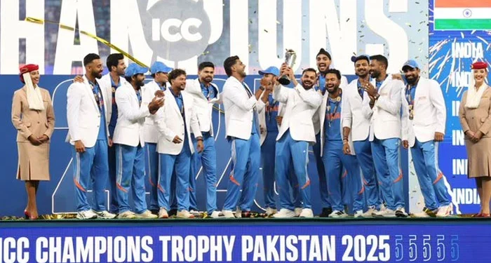 چیمپئنز ٹرافی جیتنے والی ٹیم کو سفید کوٹ کیوں پہنائے جاتے ہیں؟
