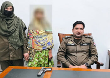 اوکاڑہ: بیٹی نے شادی میں رکاوٹ بننے پر حافظ قرآن نابینا باپ کو فائرنگ کرکے قتل کردیا