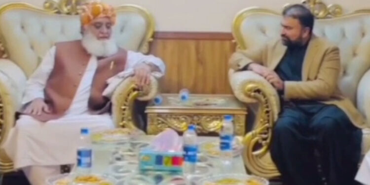 سرفراز بگٹی کی فضل الرحمان سے ملاقات، امن و امان کی صورتحال پر تبادلہ خیال