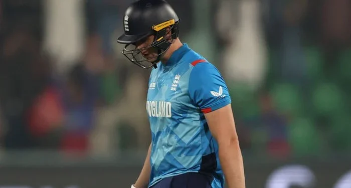 چیمپئنز ٹرافی : جنوبی افریقا کیخلاف انگلینڈ کی بیٹنگ جاری ،20 رنز پر 2 کھلاڑی آؤٹ