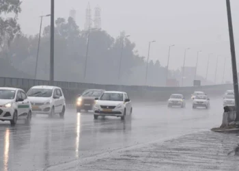 پنجاب کے مختلف اضلاع میں بارش کے بعد جاتی سردی لوٹ آئی