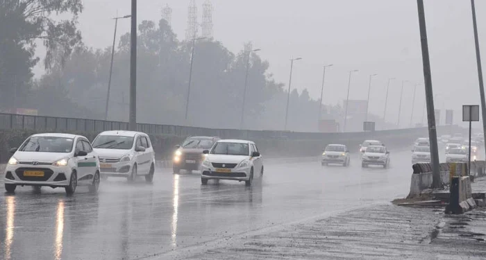 پنجاب کے مختلف اضلاع میں بارش کے بعد جاتی سردی لوٹ آئی