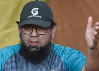 ثقلین مشتاق کا بھارت کو پاکستان سے مقابلے کا چیلنج، نئی بحث چھڑ گئی