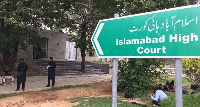 بانی پی ٹی آئی کے سابق سکیورٹی افسر کا نام پاسپورٹ کنٹرول لسٹ سے نکالنےکا حکم