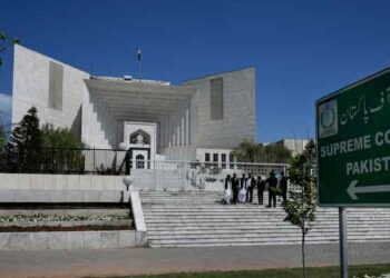 سویلینز کا فوجی عدالتوں میں ٹرائل: آرمی ایکٹ تو خصوصی طور پر افواج پاکستان کے ممبران کیلئے ہے، جج آئینی بینچ