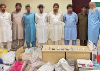 دبئی پولیس کا غیر قانونی دوکانداروں کیخلاف کریک ڈاؤن، 10 گرفتار