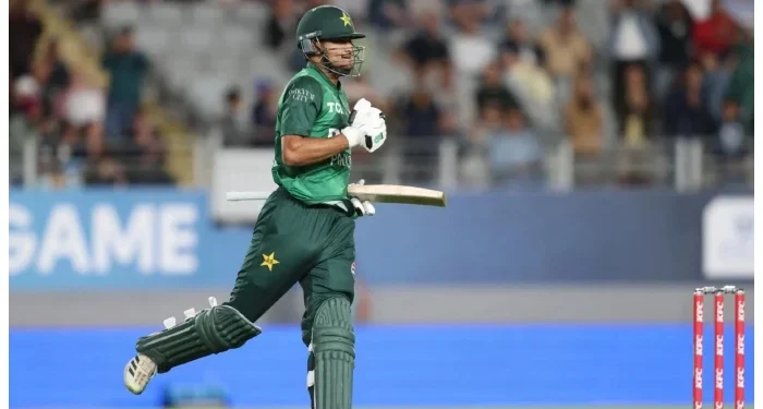 22 سالہ حسن نواز نے بابر کا ٹی 20 ریکارڈ توڑ دیا، سب سے تیز سنچری بنانیوالے پاکستانی کرکٹر بن گئے