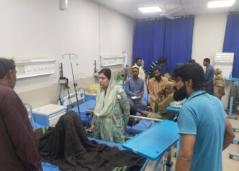 ڈپٹی کمشنر لیہ امیرابیدار کا ڈسٹرکٹ ہیڈ کوارٹر ہسپتال لیہ کے ایمرجنسی وارڈ  کا خصوصی دورہ