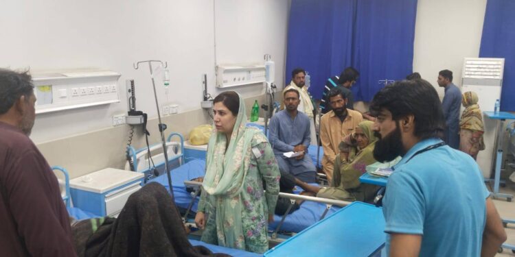 ڈپٹی کمشنر لیہ امیرابیدار کا ڈسٹرکٹ ہیڈ کوارٹر ہسپتال لیہ کے ایمرجنسی وارڈ کا خصوصی دورہ