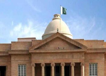 شناختی کارڈ جاری نہ کرنے پر توہین عدالت کی درخواست، ڈی سی ایسٹ کے وارنٹ گرفتاری جاری