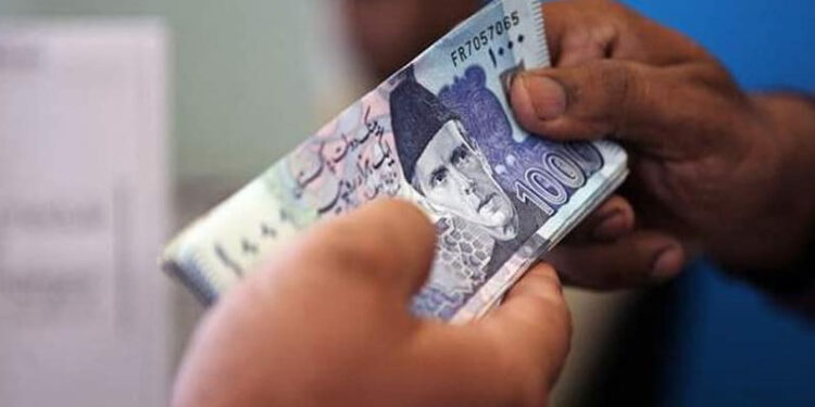 سرکاری ملازمین کو عید سے قبل رواں ماہ کی تنخواہ دینے کا اعلان