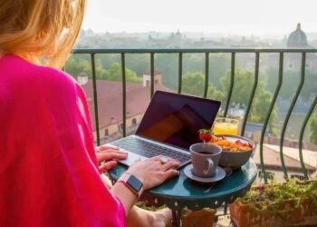 ورک فرام ہوم کرنے والوں کو خوش آمدید کہنے والے 10 بہترین ممالک