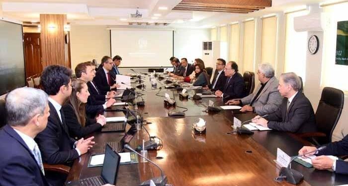 آئی ایم ایف سے مذاکرات:سالانہ ٹیکس وصولی کے ہدف میں کمی، منی بجٹ بھی نہیں لایا جائے گا