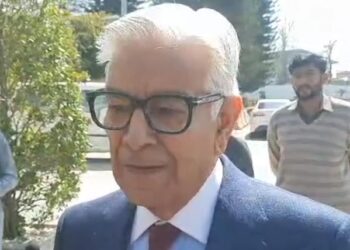 دہشتگردی کیخلاف پاکستان فرنٹ لائن پر لڑ رہا ہے: وزیر دفاع خواجہ آصف