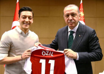 سابق جرمن فٹبالر مسعود اوزل اردوان کی جماعت میں شامل
