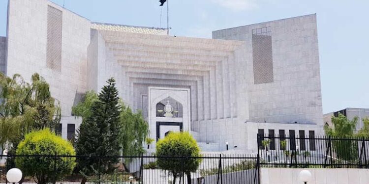 ملٹری ٹرائل کیس، سیکشن 94 کا اطلاق ان پر ہو گا جو آرمی ایکٹ کے تابع ہیں: آئینی بنچ