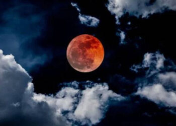 رواں سال کے پہلے چاند گرہن کا آغاز، پاکستان میں نظارہ ناممکن