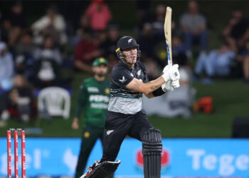 چوتھا ٹی 20: نیوزی لینڈ کا پاکستان کو جیت کیلئے 221 رنز کا ہدف