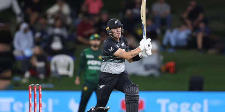چوتھا ٹی 20: نیوزی لینڈ کا پاکستان کو جیت کیلئے 221 رنز کا ہدف