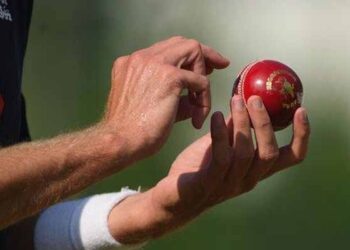 تھوک سے بال چمکانے پر عائد پابندی ختم ہونے سے پاکستانی بولرز خوش