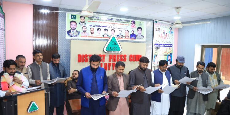 پاکستان جرنلسٹ ایسوسی ایشن ضلع لیہ کے نو منتخب عہدیداران نے حلف اٹھا لیا