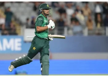 22 سالہ حسن نواز نے بابر کا ٹی 20 ریکارڈ توڑ دیا، سب سے تیز سنچری بنانیوالے پاکستانی کرکٹر بن گئے