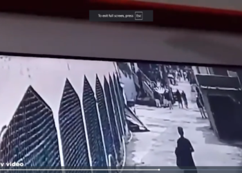 دارالعلوم حقانیہ میں خودکش دھماکا، حملہ آور مولانا حامد سے ملا، ویڈیو سامنے آگئی