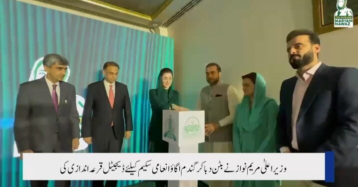 گندم اگاؤمہم میں سب سے پہلا ٹریکٹر بہاولنگر کی خاتون کاشتکار کوثر پروین کا نکلا