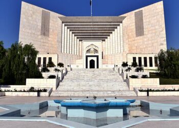 سپریم کورٹ نے قرآن پاک کی تعلیم لازمی قرار دینے کے معاملے پر صوبوں سے جواب طلب کر لیا