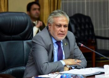 چینی کی قیمت 164 روپے کلو مقرر، 180 تک فروخت ناقابل برداشت کوئی قلت ہے نہ ہوگی : اسحاق ڈار