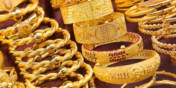 سونے کے عالمی ومقامی ریٹس تاریخ کی بلندترین سطح سے نیچے آگئے