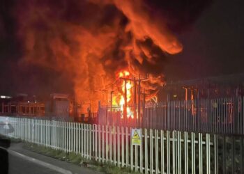 لندن کے ہیتھرو ایئرپورٹ پر آتشزدگی، تمام پروازیں معطل