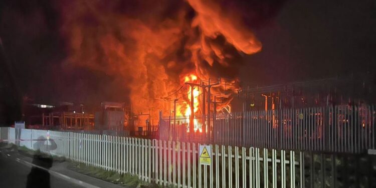 لندن کے ہیتھرو ایئرپورٹ پر آتشزدگی، تمام پروازیں معطل